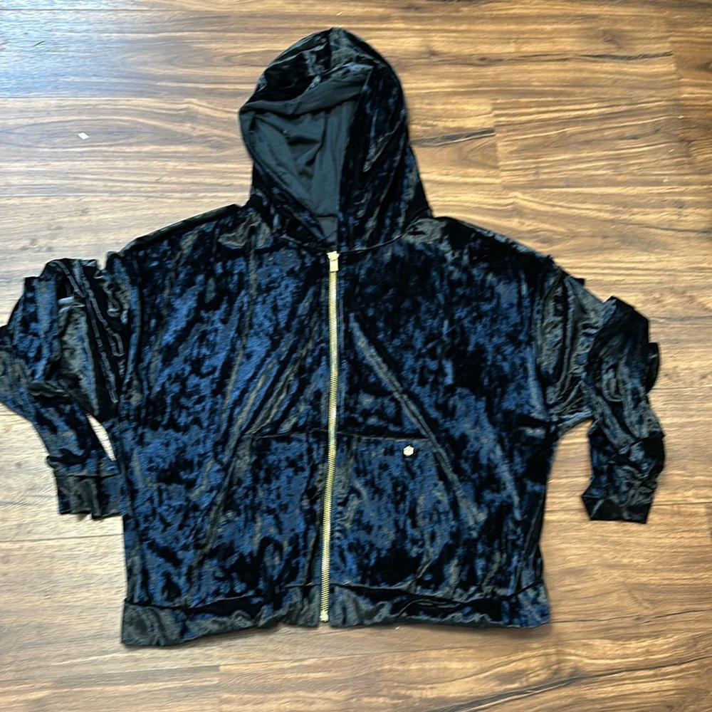 Fabletics xxl black shiny velvet zippered sweatshirt cropped style pockets